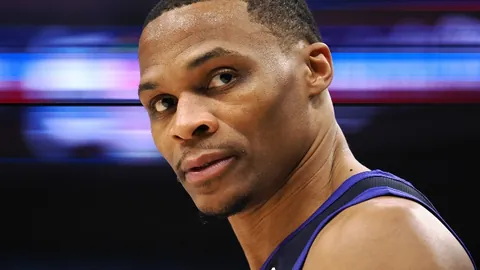 安东尼因背后铲球遭红牌罚下，或缺战皇马之战！